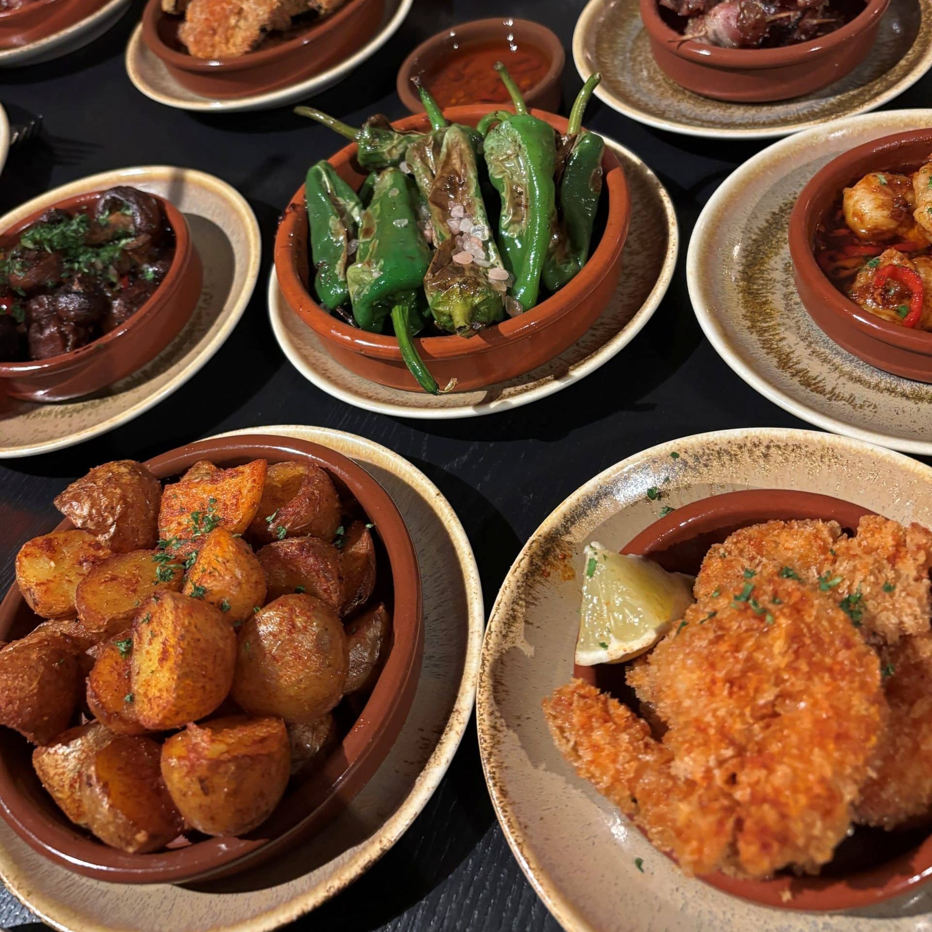 TAPAS Y MÚSICA ZU OSTERN IM TAPAS Y MÁS